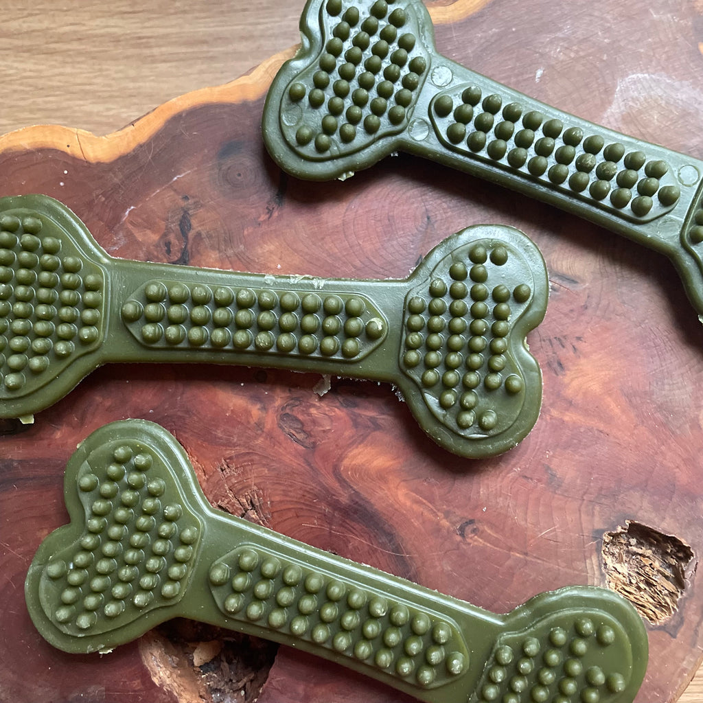 Spinach & Apple Bumpy-Bone Chew