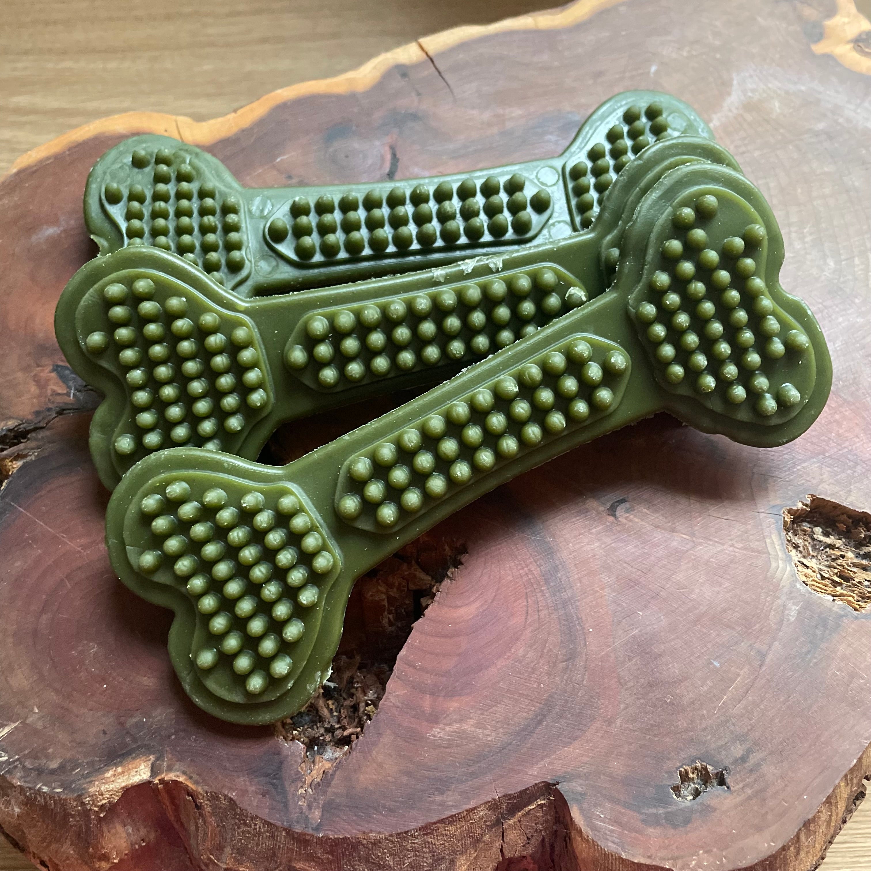 Spinach & Apple Bumpy-Bone Chew