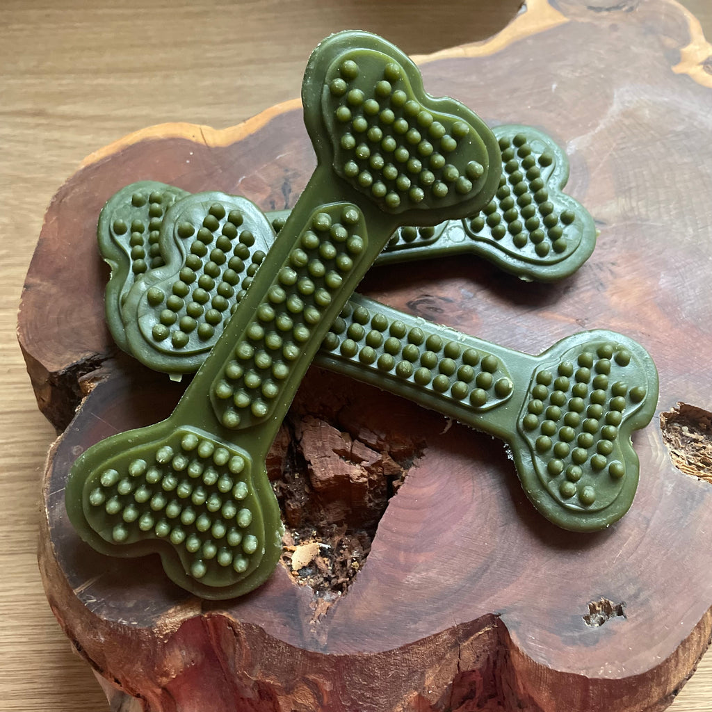 Spinach & Apple Bumpy-Bone Chew